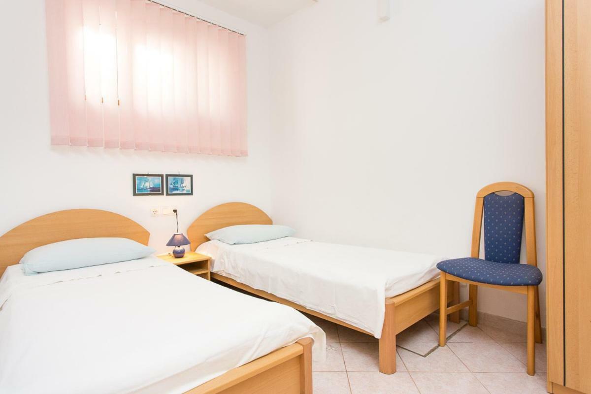 2-Bedroom Apartment 300M From Beach In Punat Exterior photo